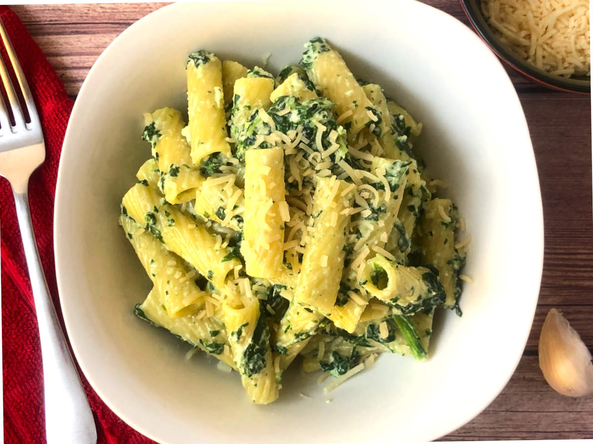 Pasta with Spinach and Ricotta Cream Sauce - The Flavor Dance